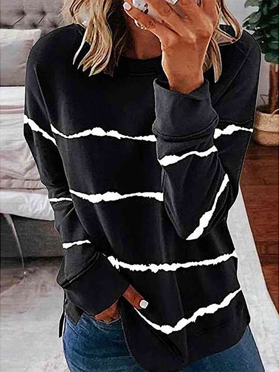 Abstract Striped Round Neck Sweatshirt